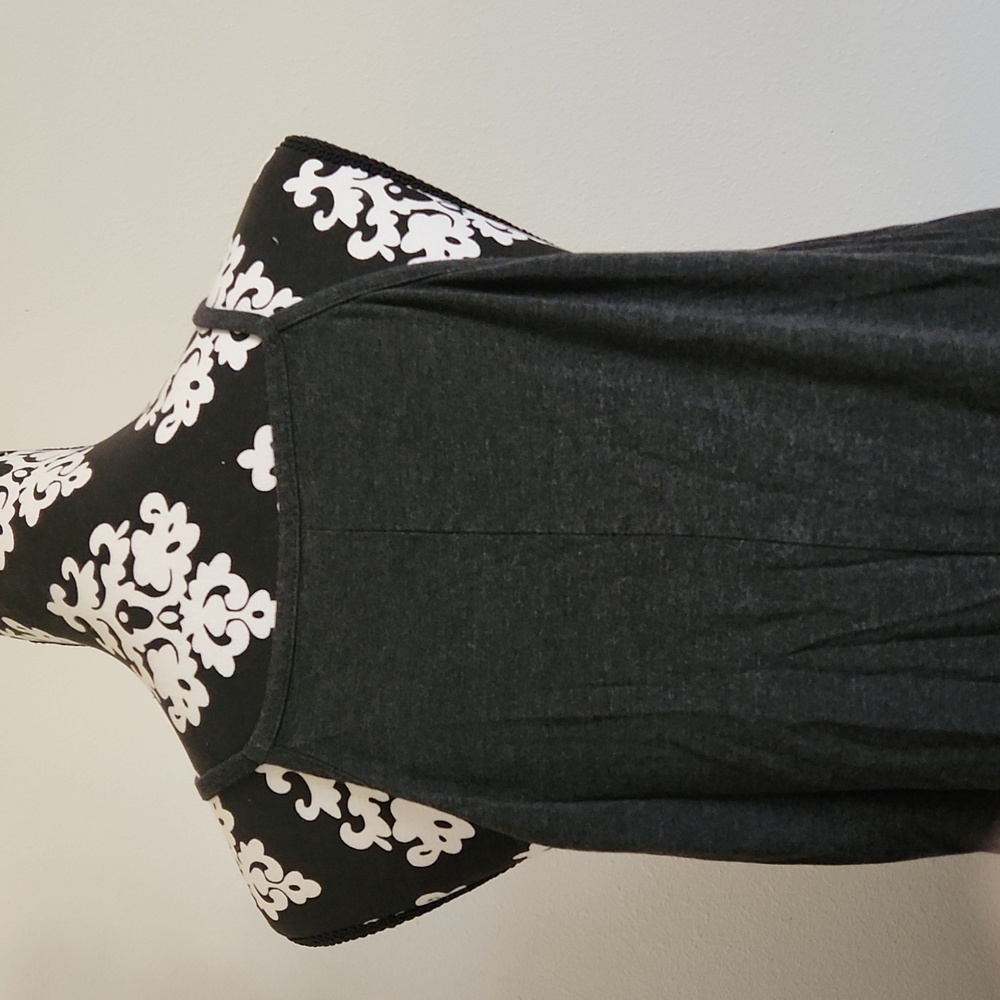 Dark Grey lace embellished tank top - Picture 2 of 3